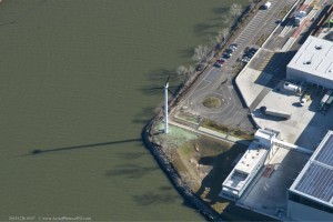 The wind turbine at Sunset Park's 30th Street pier (courtesy New York Daily News).