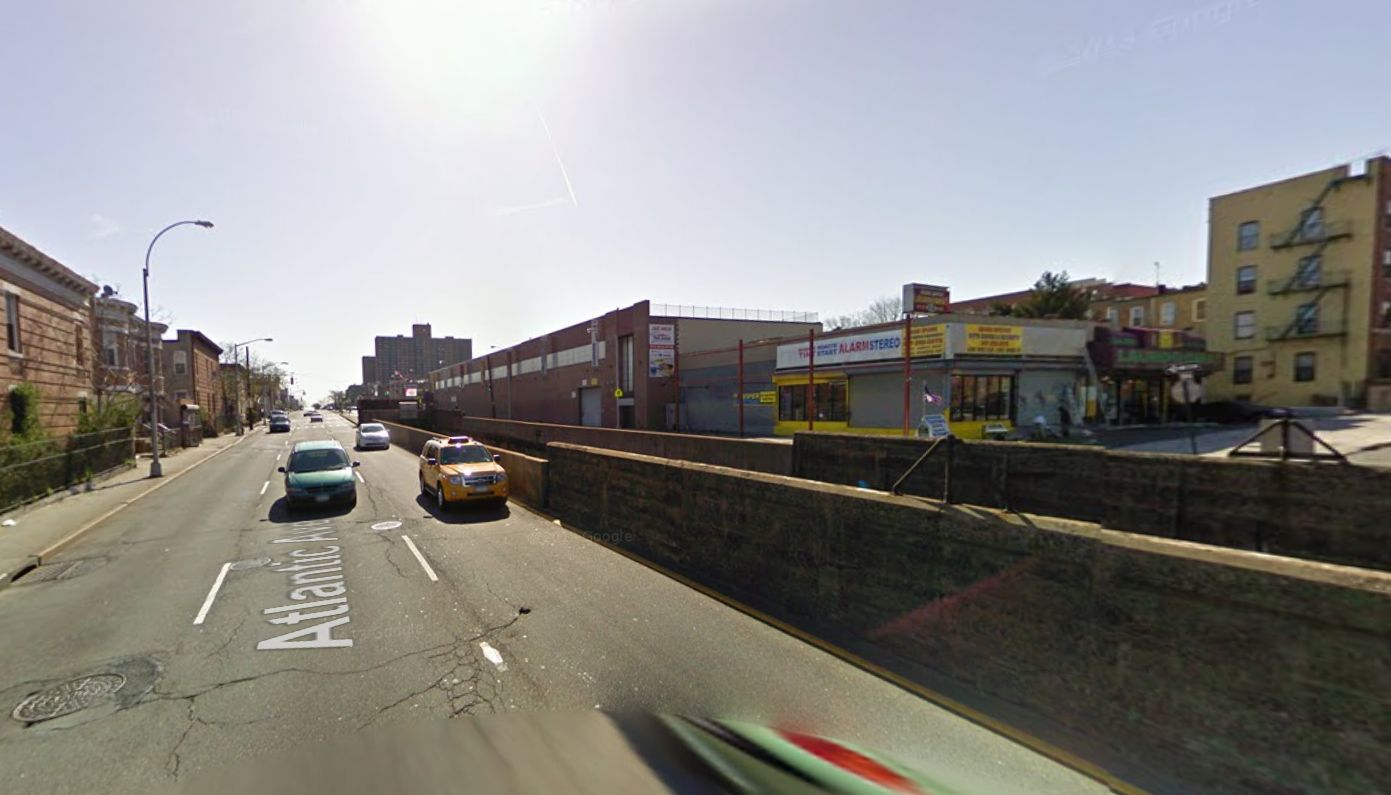 The Atlantic Avenue L.I.R.R. "cut" in 2009 (courtesy Google Maps).